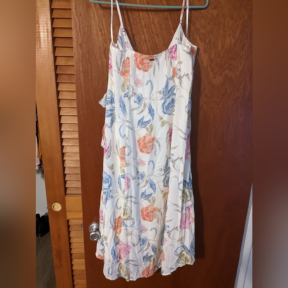 O'Neill Floral Print Wrap Dress-Medium-NWOT - Picture 2 of 4